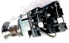 SIEMENS 52PA3D3U 120V AC Green Illuminated Push Button Switch NIB