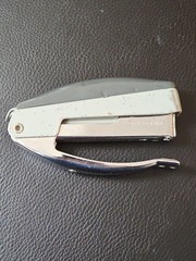 Vtg 1970s Swingline Model 99 Plier Stapler 85-06 Handheld dark/light gray WORKS!