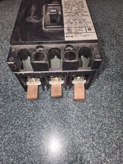Eaton CC3200 200 Amp 3 Pole Circuit Breaker 240V Type CC 200A 3P Bolt On — READ