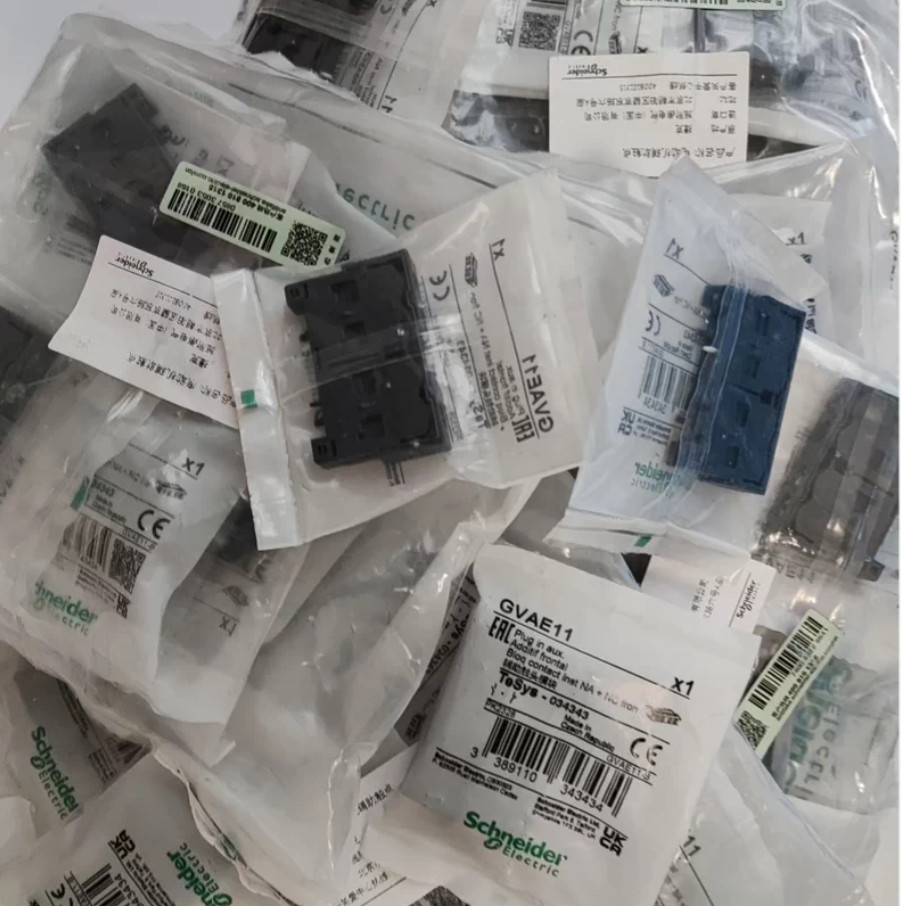 1PC NEW Schneider Auxiliary contact of circuit breaker GVAE11 #YY