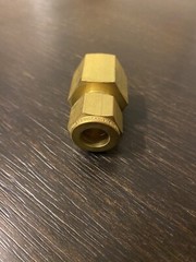 SWAGELOK B-810-7-8 brass connector 1/2” Tube x 1/2” FNPT