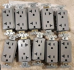 NEW LOT OF 10 LEVITON 16342-GY DUPLEX RECEPTACLES 20AMP, 125 VOLT, 2P, 3W, GRAY