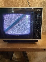 SONY Trinitron Color TV Receiver Model NO. KV-8100. Powers Up
