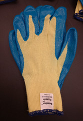 Cut Resistant – Made with Kevlar Work Gloves – 6 PAIRS – SIZE XL