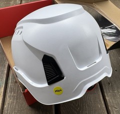 “NEW” In Box – PIP Traverse Vented Safety Helmet – White – ANSI TYPE II Class C