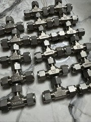 Lot Of 17 Swagelok Ss-600-3