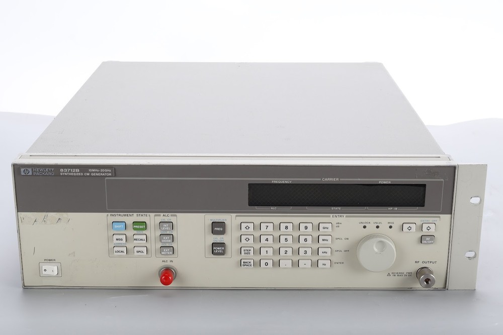 HP 83712B Synthesized CW Generator 10Mhz to 20Ghz With Options 1E1, 1E8, 1E9