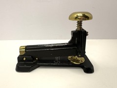 El Casco M-10 Desk Stapler – Made In Spain – Black & 23k Gold Plating