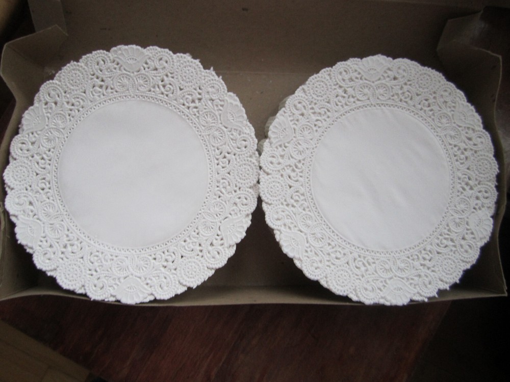 VTG 1000 PCS 6″ ROYAL LACE NORMANDY OFF WHITE IVORY PAPER DOILIES NEW BOX