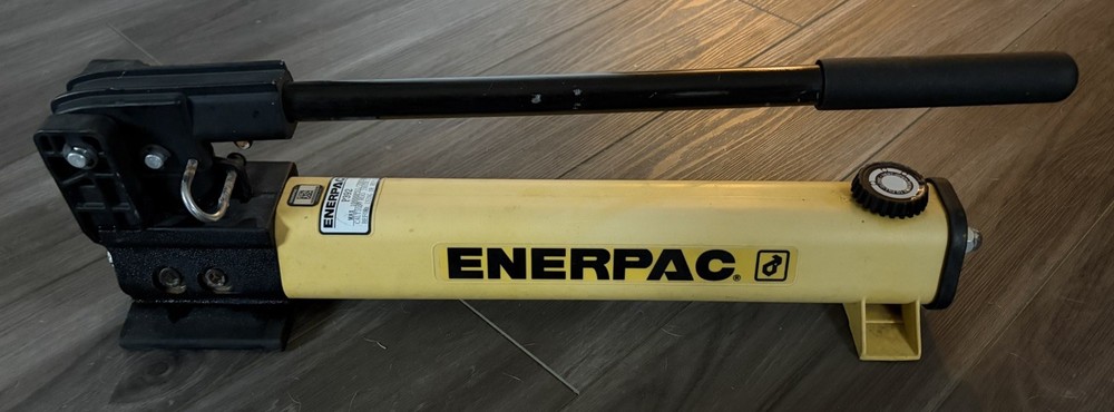 Enerpac P392 Two-Speed Hydraulic Hand Pump 700 Bar/ 10,000 PSI
