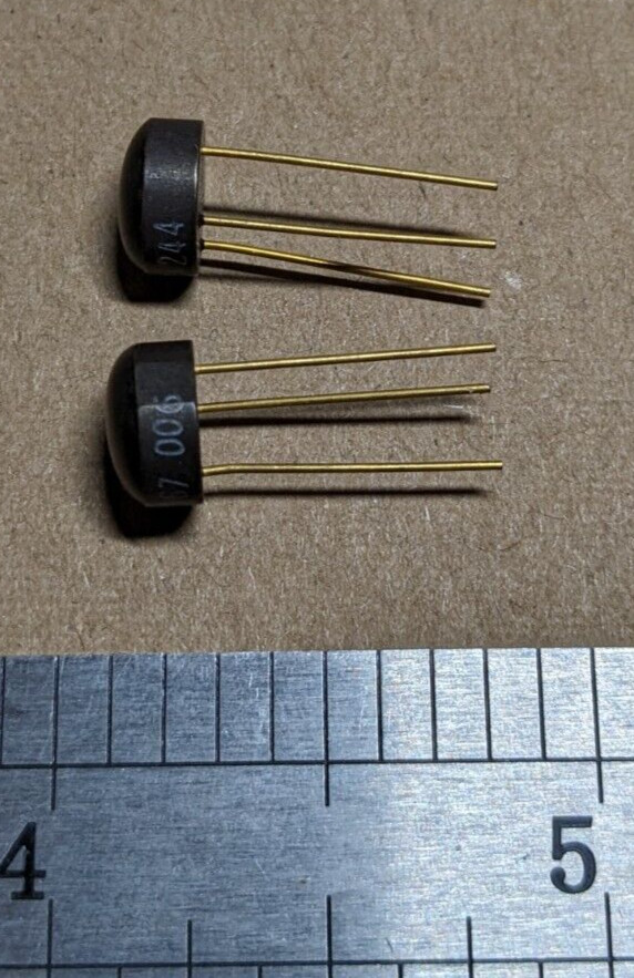 Lot of 2 NOS 2N3567 Signetics BJT NPN Transistor – Gold Leads