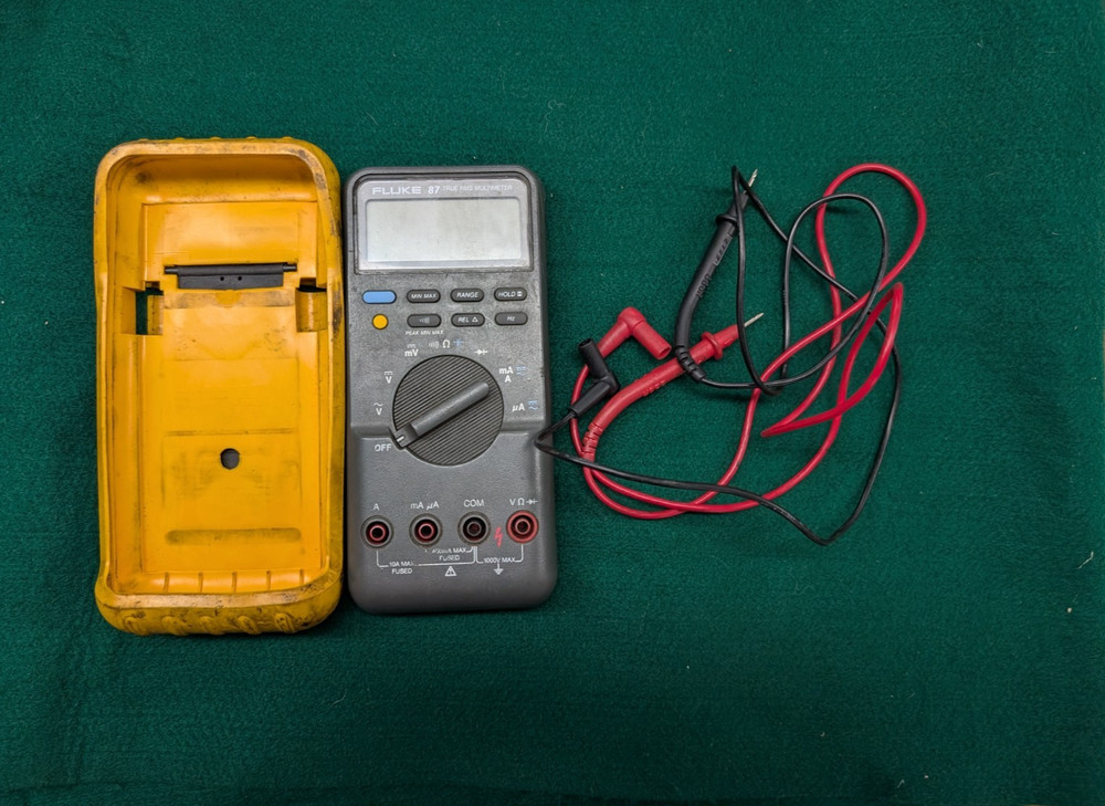 Fluke 87 Digital Multimeter, w/Test Leads!