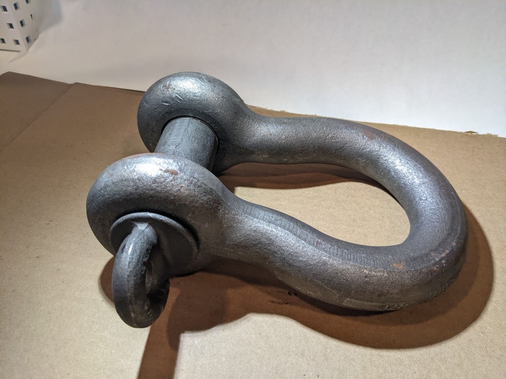 CM Columbus McKinnon USA 12TON 1 1/8inch SCREW PIN SHACKLE,