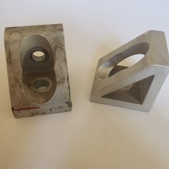 LOT of 24 (twenty four) 80/20 4332 2 hole gusseted corner bracket 15 series.