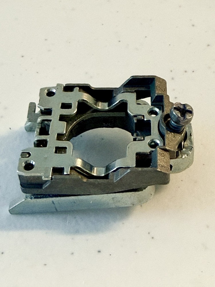 Telemecanique ZB4-BZ009 Schneider Latch ZB4BZ009 35600