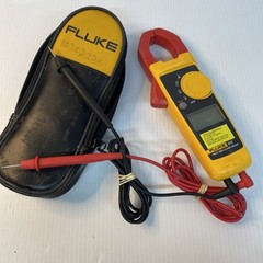 Fluke 323 True-RMS Digital Clamp Meter W/ Carrying Case – Pre Owned