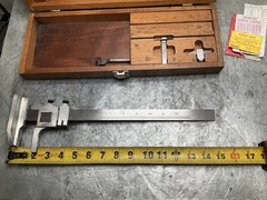 Starrett No. 454 12″ Height Gauge Vernier w/ Accessories + Case