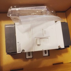 NEW Leviton LM200-T 200A 2-Pole Main Circuit Breaker, Thermal Magnetic