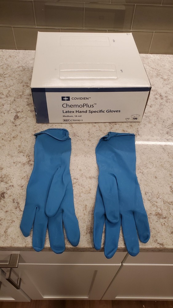 Box of 100 Covidien 18 mil ChemoPlus Latex Hand Specific Medium Gloves CT0192-1