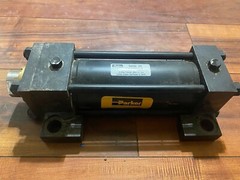 Parker Hydraulic Cylinder Model No. 02.50 c2hkts23a 5.750 serial ee136270a NEW