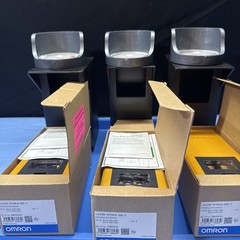 OMRON IRD E3K-R10K4-NR-1 LOT W / WEATHER COVER E3K ND REFLECTOR COVER NIB QTY 3