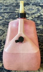 Rubbermaid Essence 2.5 Gallon Red Vented Gas Can Pre Ban 1226 w/ Cap USA 2 1/2