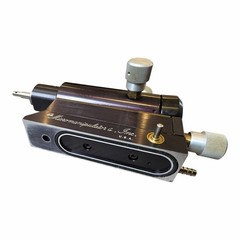THE MICROMANIPULATOR 550 Right Hand Vacuum Based 100 TPI Xyz Probé Positioner