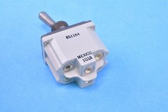 Cutler-Hammer Toggle Switch DPDT 15A/28VDC PNL MT On-None-On Panel Mount 20 A