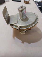Dwyer 1640-0 Floating Contact Null Switch for High and Low Actuation