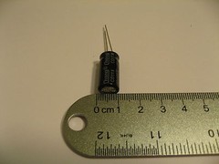 680uF 35V (100x) Electrolytic Capacitors 35V 680uF Volume 10x20mm