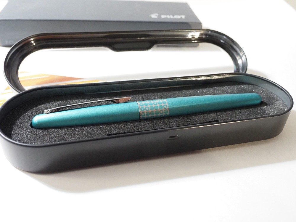 Pilot Metropolitan Retro Pop Fountain Pen fine Nib Turquoise Barrel Dots Accent