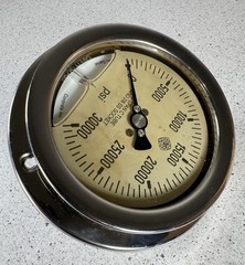 MC DANIEL CONTROLS INC G30KP 30,000 PSI HIGH PRESSURE HYDRAULIC GAUGE Nice!!
