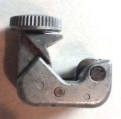 VINTAGE CHICAGO TOOL MFG MODEL 3722 MINI TUBE CUTTER 1/8″-5/8″ USA