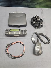 Motorola CDM1250 450-512 MHz UHF 40W Remote Head Two Way Radio AAM25SKD9PW2AN