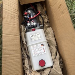 Double Acting Hydraulic Pump For Dump Trailers KTI – 12VDC – 6 Quart Reservoir