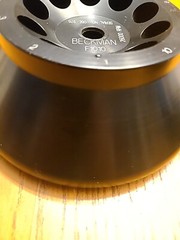 BECKMAN F1010 FIXED ANGLE ROTOR 26000 RPM With Top F1010