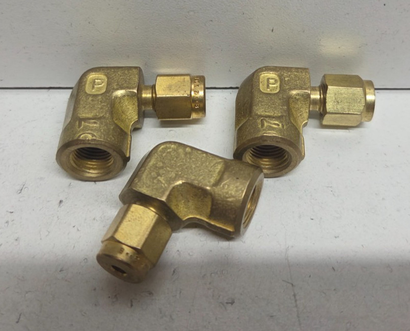 LOT OF 3 NEW NO BOX! PARKER 1/8″ TUBE X 1/8″ FNPT BRASS ELBOWS 6-2-DBZ-B