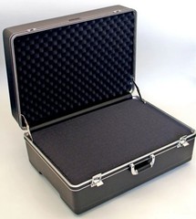 282011H – PLATT LUGGAGE – HEAVY-DUTY POLYETHYLENE CASE WITH WHEELS AND TELESCOPI