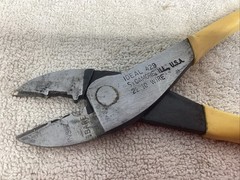 Ideal Tool #429 Hand Crimper 22-10 Wire Crimping Tool – USA – Yellow Handle