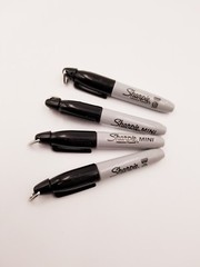 4 Pack of Sharpie Mini Permanent Markers w/ Key Chain Clip – Fine Point Black