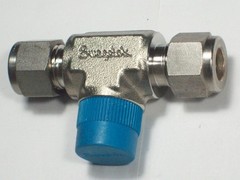 1- Swagelok Stainless Branch Tee, 3/8″ OD Tube x 3/8″ MNPT, SS-600-3-6TTM