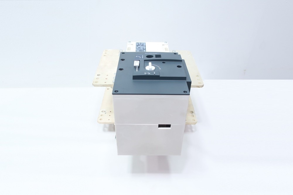 Socomec 19ES4200 SIRCO MOT DC ESS Multipolar Load Break Switch 2000a 1500v-ac