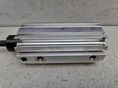 Destaco 9540-2GR Pneumatic Swing Clamp 40mm Right Hand G Port 40-120 Psi