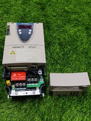 SCHNEIDER ELECTRIC ( ATV71 ) ALTIVAR 71 ATV71HU15N4Z 1.5 KW 2 HP AC DRIVE