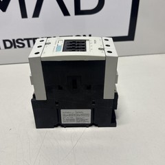 NOFUEL 3RT1044-1AK61 65A 600V 3P Contactor with 120V Coil (CHIPPED)