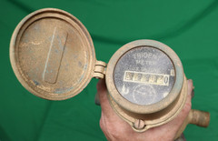 Vintage Neptune Trident 5/8″ Brass Water Meter – Reads In Gallons – New York