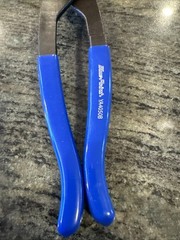 blue- Point by snap on ya4050b oil filter pliers 2-1/4”-4” opening 12” long new