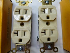 Hubbell HBL53521 Ivory Duplex Receptacle 125V 20A 2 pole 3 wire grounding