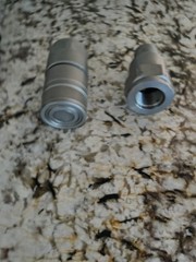 3/4 inch hp quick connect coupler set. – wrong size for bobcat- Never used
