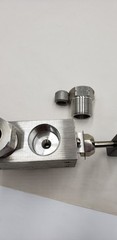 Autoclave Engineers 30VM9075 30,000 psi Stainless Steel Manifold & Needle Valves